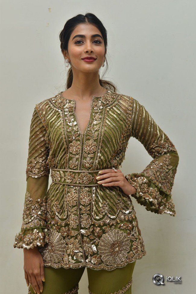 Pooja-Hegde-at-Aravinda-Sametha-Success-Meet